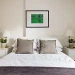 Modern 3-Bed Duplex Apartment In Fitzrovia Near Oxford Street